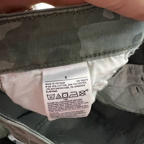 OLD NAVY ROCKSTAR Camo Super Skinny Mid Rise green Jeans. Size 8 - Picture 5 of 5